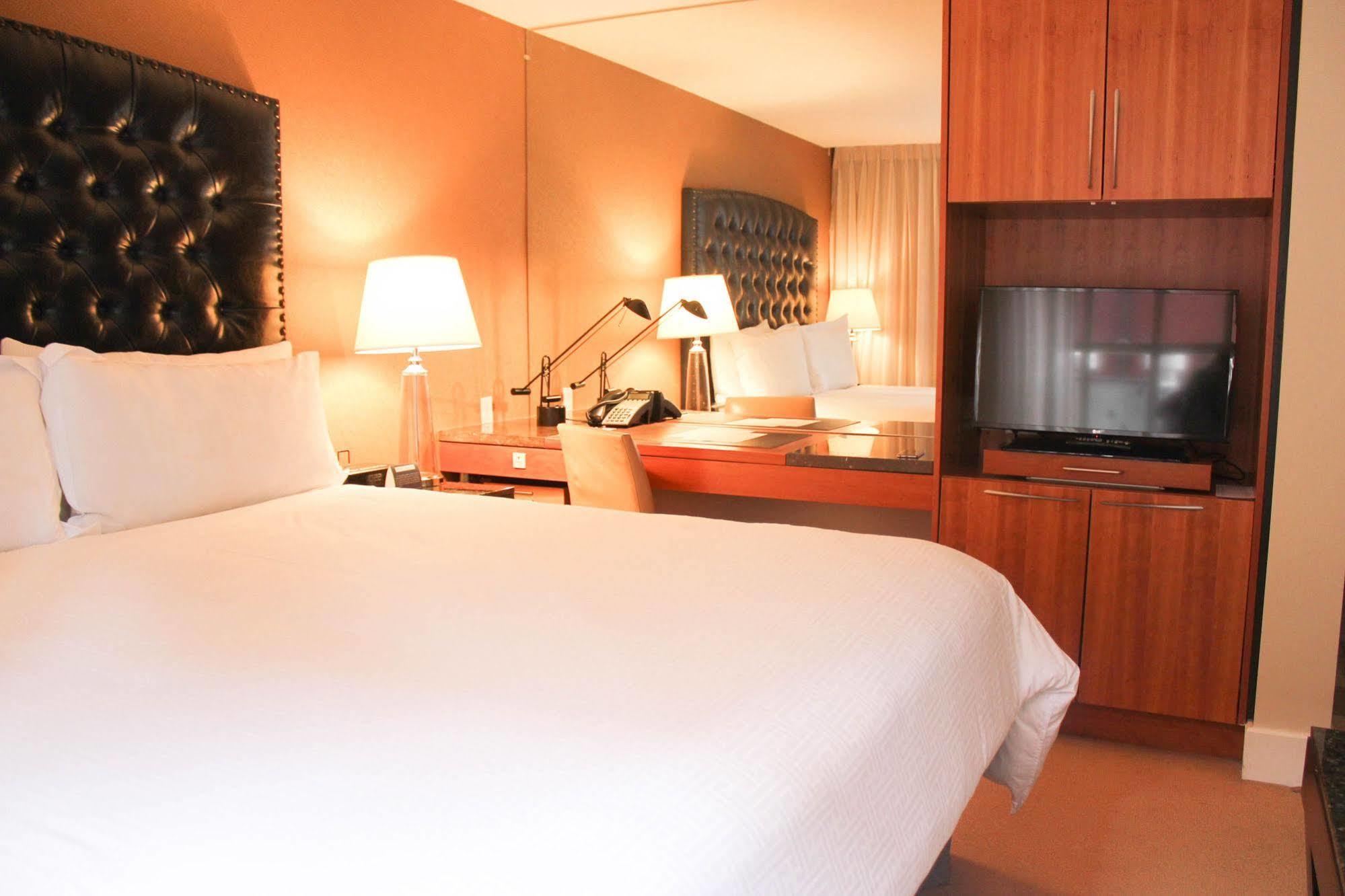 Hotel Teatro Denver Bagian luar foto